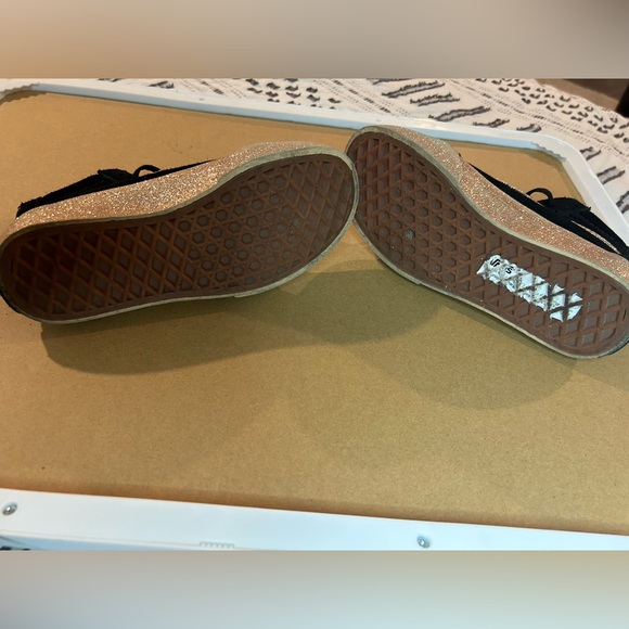 Black and gold vans - Picture 5 of 5